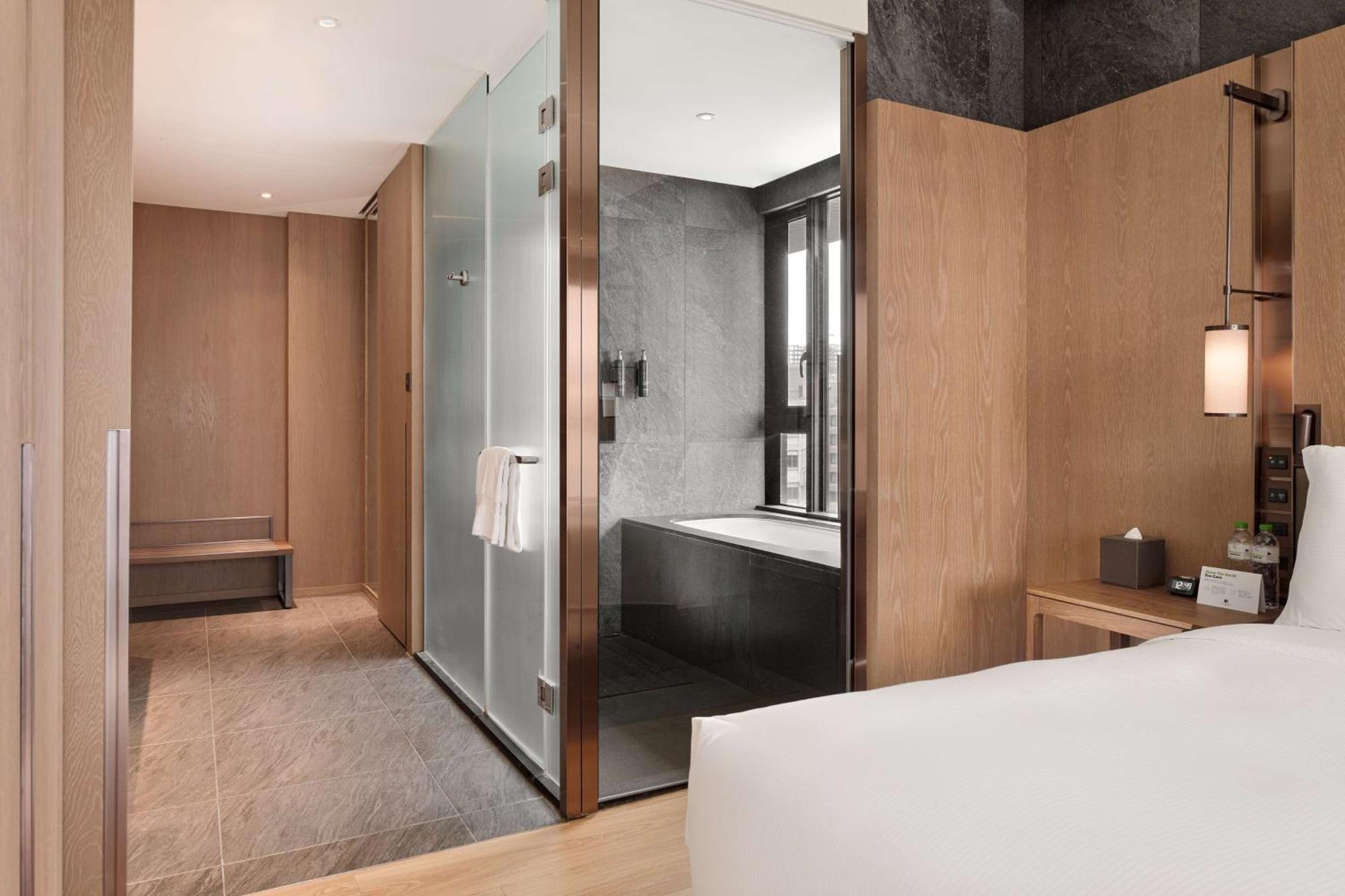 Doubletree By Hilton Taipei Zhongshan Екстер'єр фото