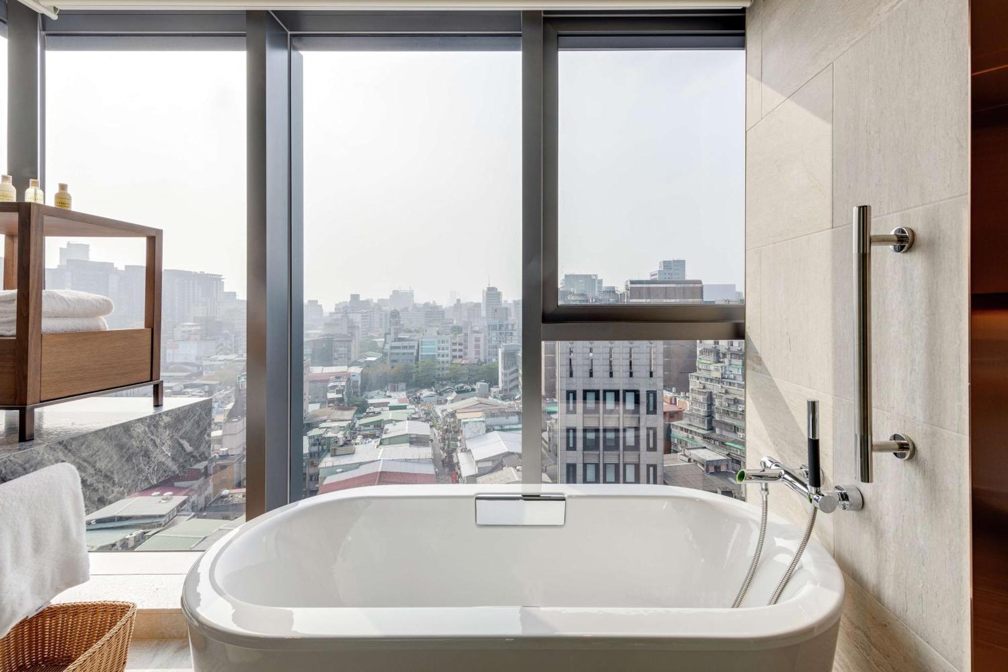 Doubletree By Hilton Taipei Zhongshan Екстер'єр фото