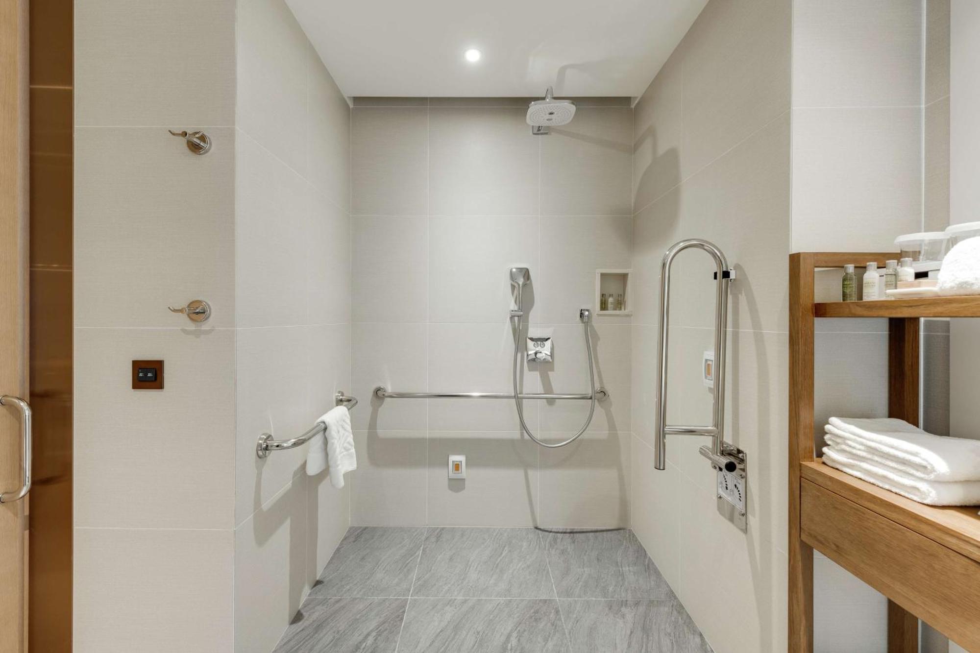 Doubletree By Hilton Taipei Zhongshan Екстер'єр фото